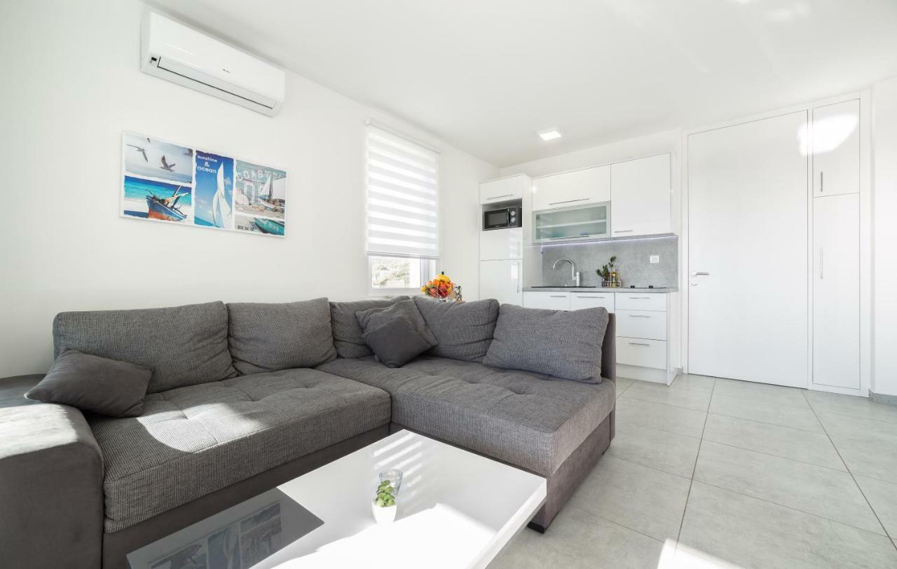 Apartment M&l *